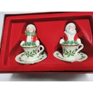 Lenox Christmas Santa & Mrs. Claus Holly Teacup Salt & Pepper Shaker Set 3.25"